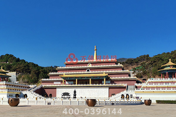 北京清東陵萬佛園墓地壽衣為何要多件套設(shè)計，且包含哪些傳統(tǒng)寓意？